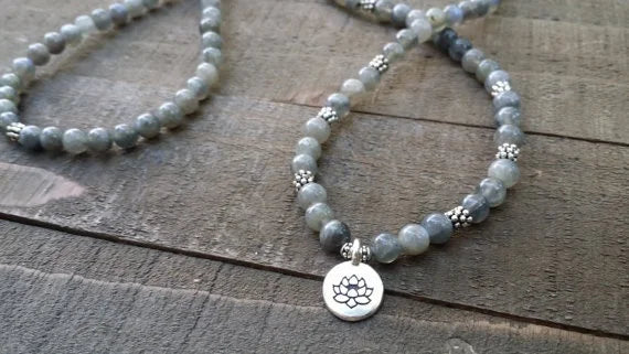 Collier mala 108 perles – Bracelet enroulable d’énergie douce